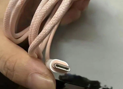 云城苹果15维修店分享iPhone15USB-C数据线长啥样